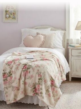 NWT FARMHOUSE RACHEL ASHWELL SHABBY CHIC FLORAL ROSE GARDEN  Plush THROW
